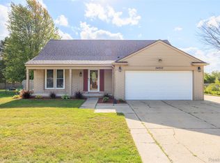 54253 Bradshaw Dr, New Baltimore, MI