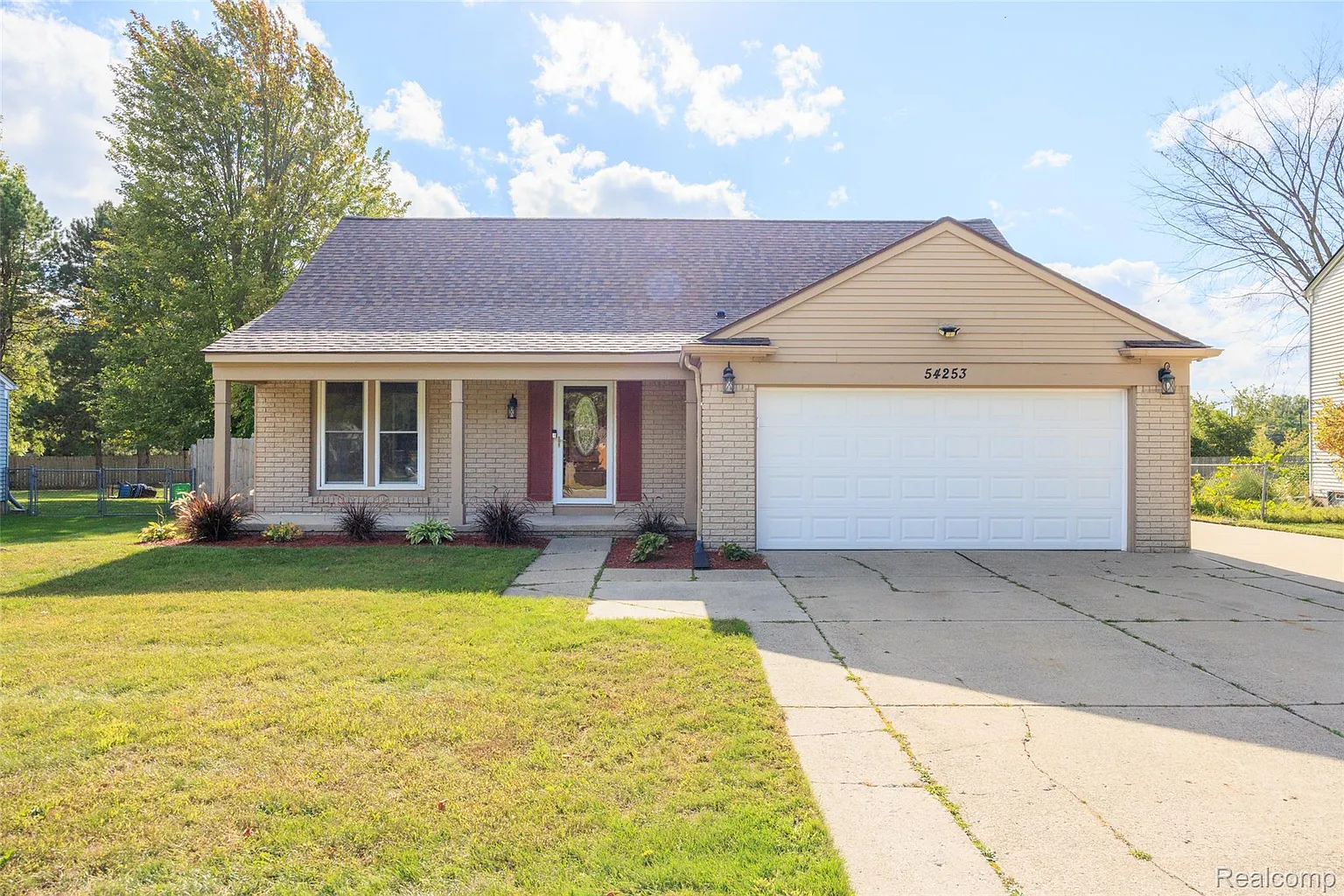 54253 Bradshaw Dr photo 1
