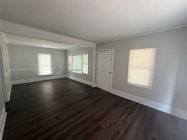 423 Devon St — Photo 4
