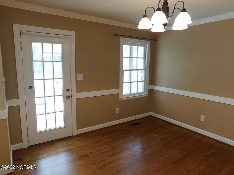 2903 Mandy Ln — Photo 5