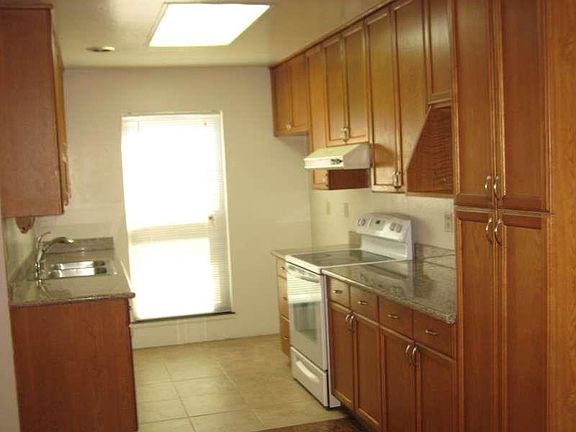 3rd image of 671 Faye Park Dr