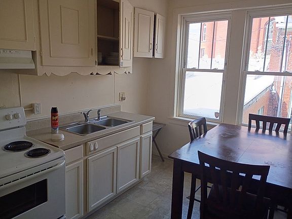 4th image of 207 S Maple Ave APT 5