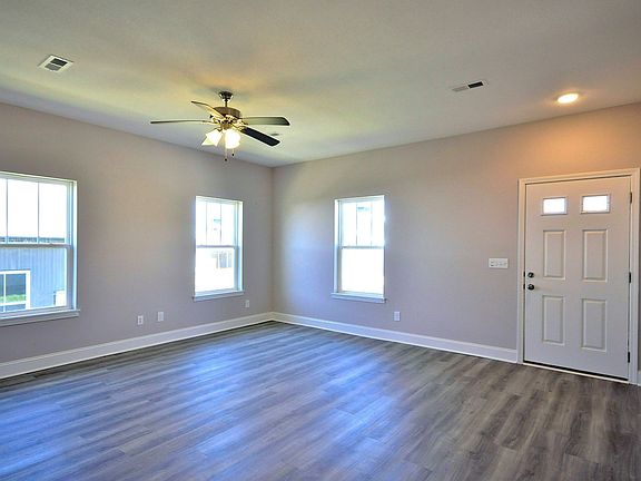 3rd image of 187 Bainbridge Dr Unit B