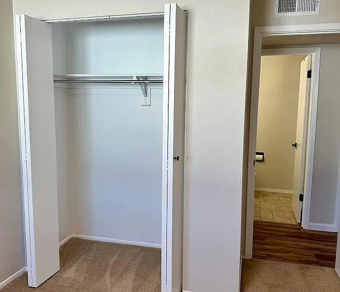4232 Trinity Pl NW — Photo 16