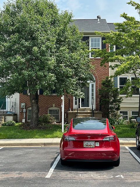 Front of house with 2 assigned parkings