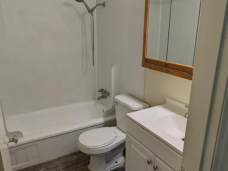 1066 Howard St SE — Photo 14