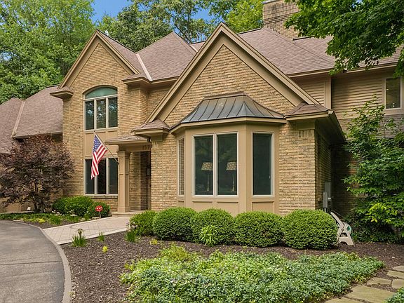 3rd image of 1579 Winterwood Dr NE