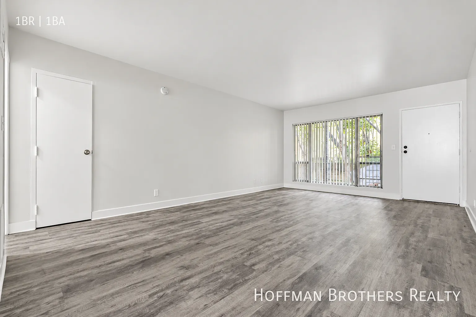 3915 Stevely Ave — Photo 1