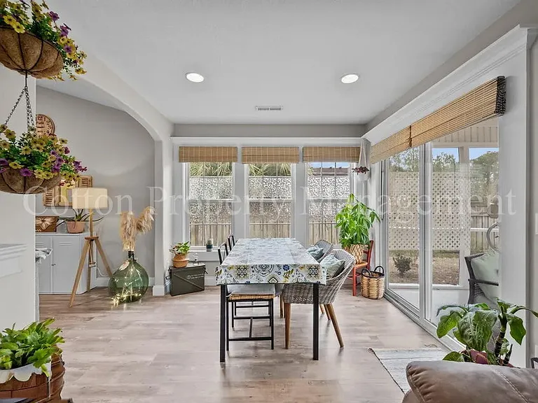 508 Azalea Dr — Photo 4