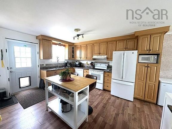 4th image of 205 Clements St
