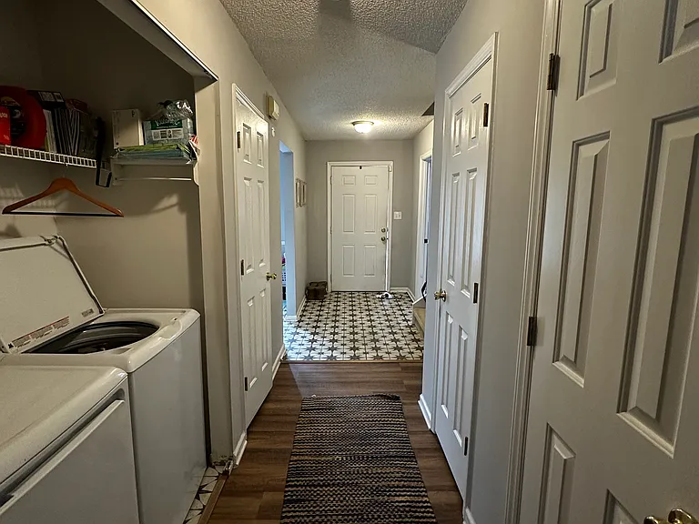 529 Darby Glen Ln — Photo 9