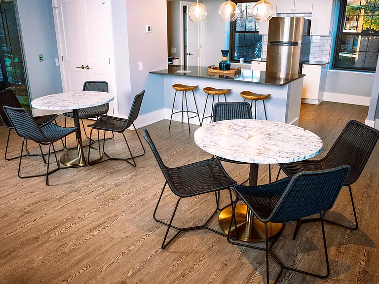 La Maison Apartments — Photo 7