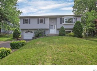 101 S Little Tor Rd, New City, NY 10956
