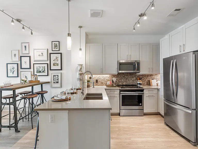 Luxe at Alewife — Photo 20