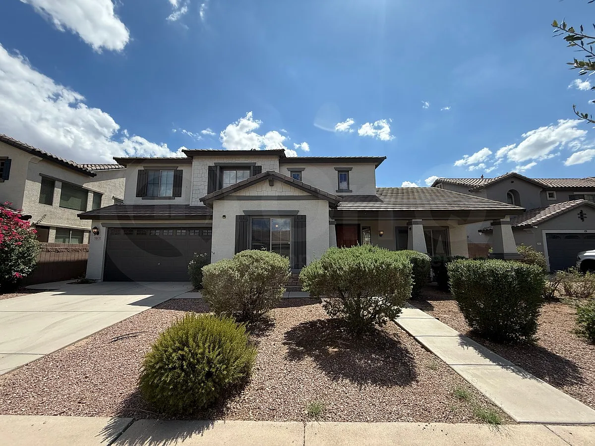 5 bed, 3.5 bath, 3240 sqft, $3,199 — Photo 2