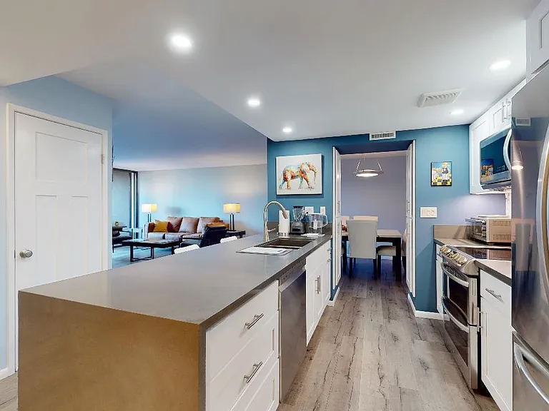 600 W 9th St #914 — Photo 11