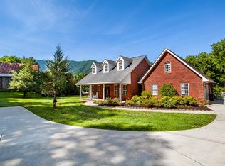 610 Dry Valley Rd, Townsend, TN 37882