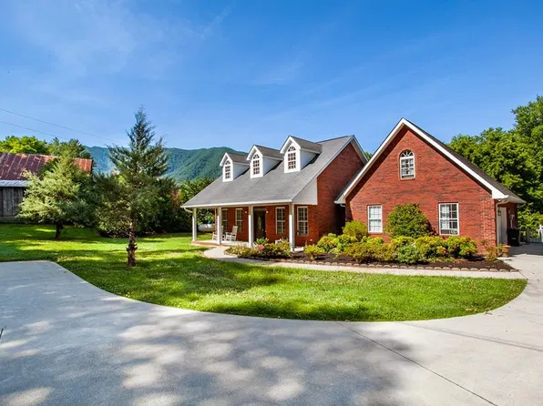 610 Dry Valley Rd, Townsend, TN 37882