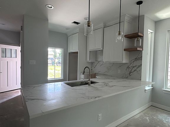 5th image of 113 Capetown Cir