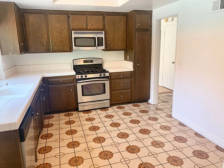3491 Eboe St — Photo 9