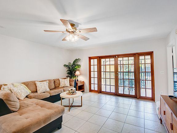 3rd image of 75 Pelican Pointe Dr APT 204