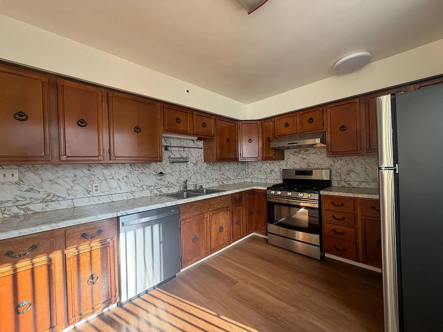 Spacious & Comfortable 2-Bedroom Home with Updated Kitchen, In-Unit Laundry & Outdoor Space, Park... — Photo 2