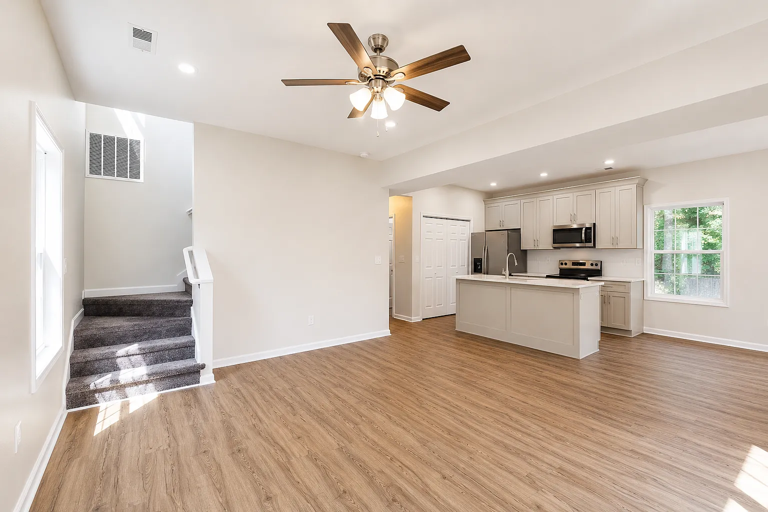 4 bed, 1769 sqft, $2,500 — Photo 4