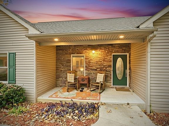 5th image of 396 Baker Ln