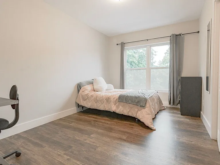 707 E Seneca St. — Photo 32