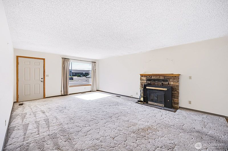 5th image of 617 I St SW