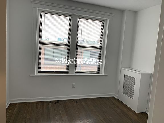 4th image of 19 Peterborough St APT 17