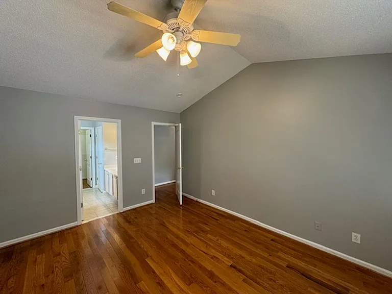 102 Alice Ct — Photo 18