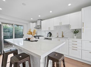 36 Shalom Cres, Toronto, ON M9V4J4