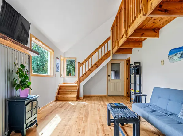 33749 Wolf Trail Ln, Seward, AK 99664