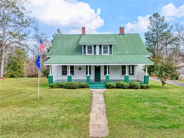 302 Gassaway St, Central, SC 29630