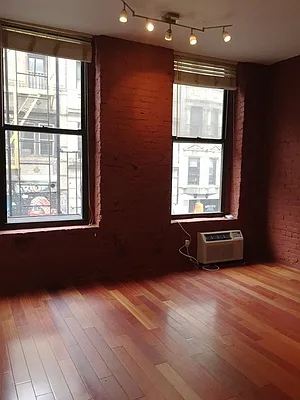 Rented by Julianna Realty Corp | media 35