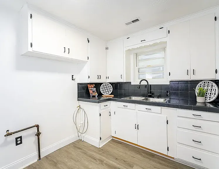 159 N Young St — Photo 9