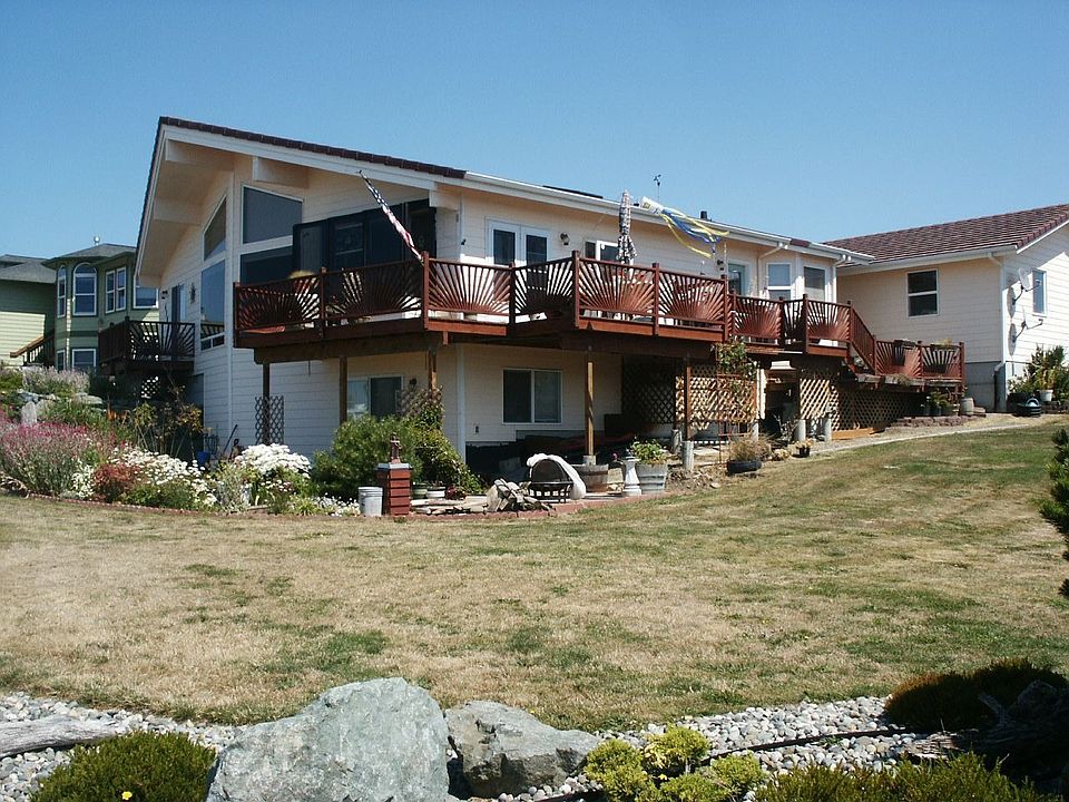 658 Palisades Dr