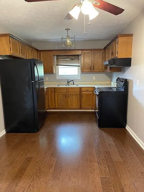 3 bed, 1200 sqft, $1,760 — Photo 3