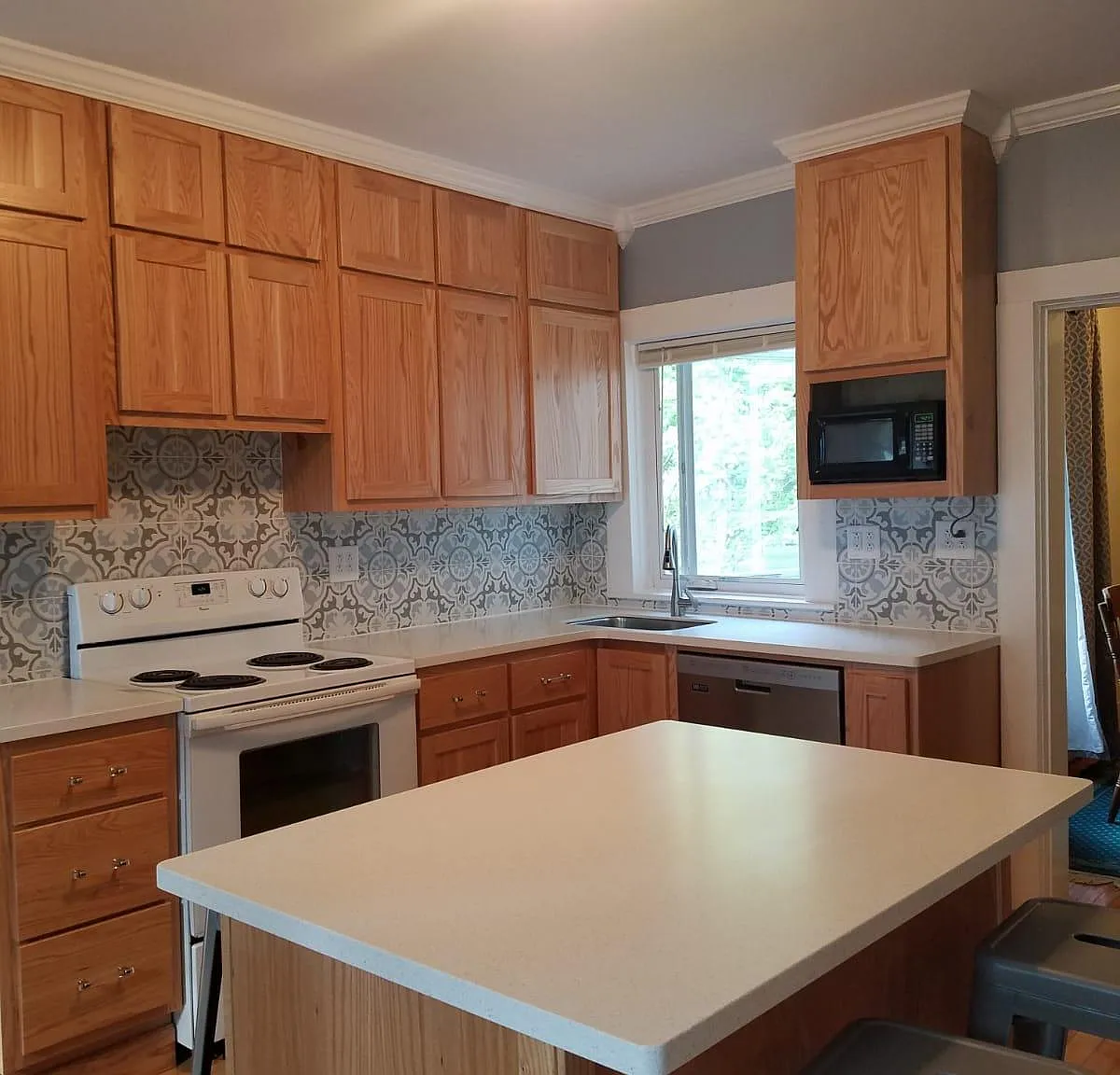 5 bed, 1.5 bath, 1408 sqft, $700 — Photo 1