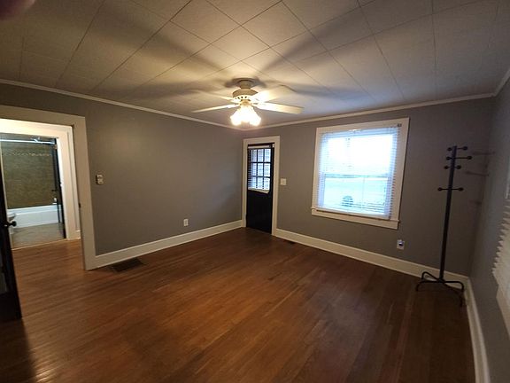 2nd image of 633 Willow Briar Ln