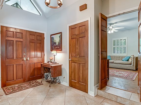 4th image of 2911 Trailend Dr