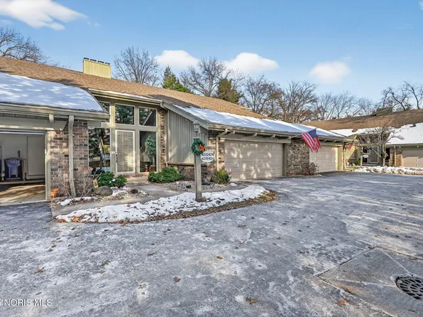 4216 Stonehenge Dr #4, Sylvania, OH 43560