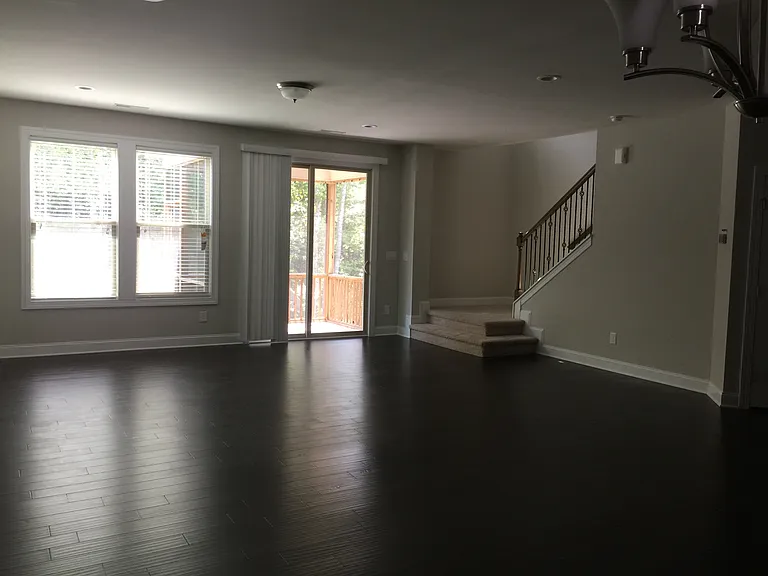 609 Rockcastle Dr W — Photo 2