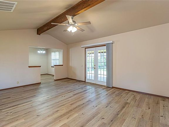 5th image of 904 Oakwood Dr