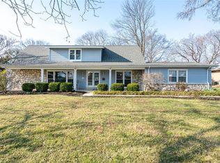 14124 Cross Trails Dr, Chesterfield, MO