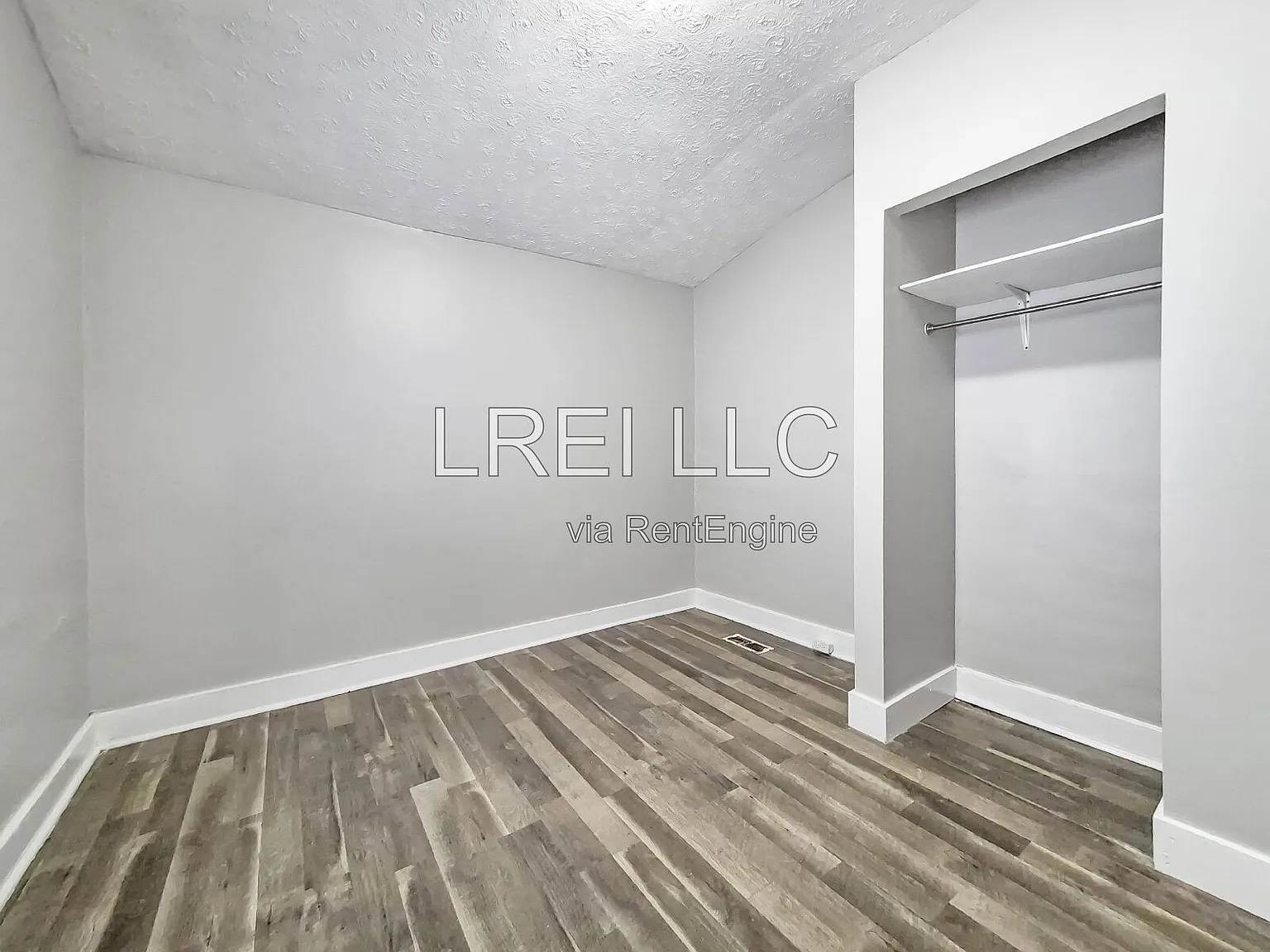 2 bed, 1.0 bath, 796 sqft, $995 — Photo 3