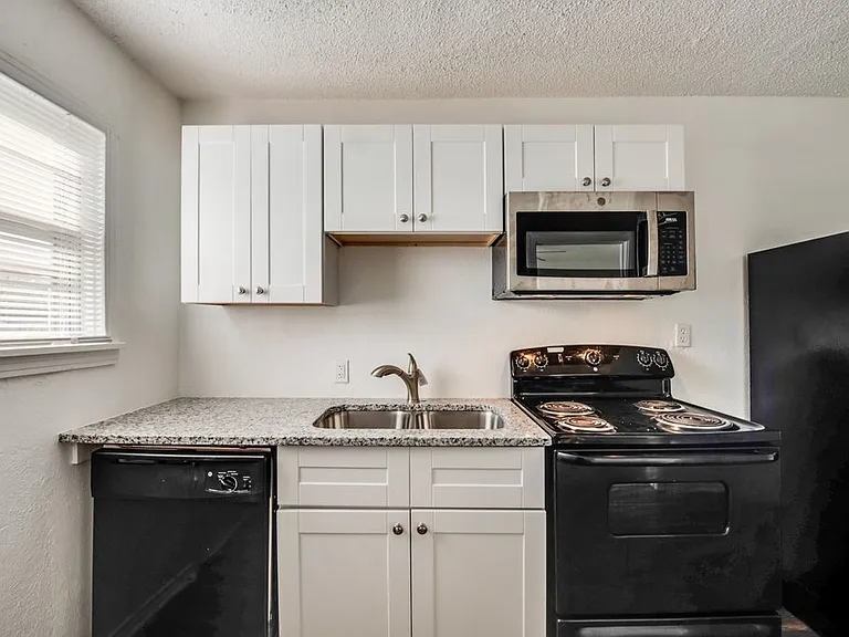 3540 Burton Ave #B — Photo 7