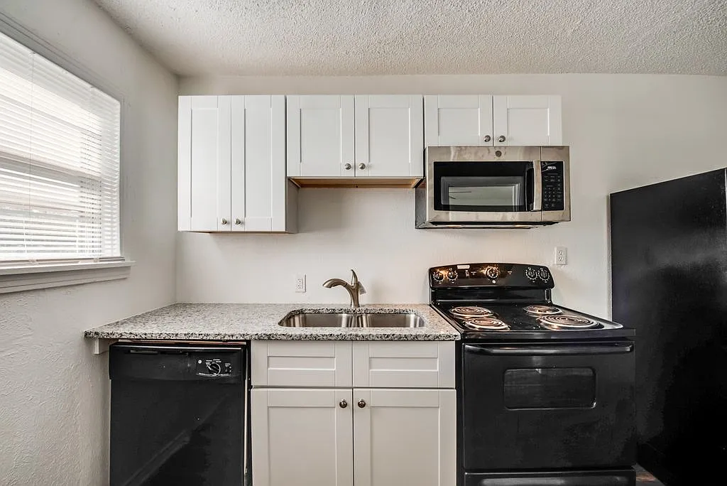 Building Photo - 3540 Burton Ave #B