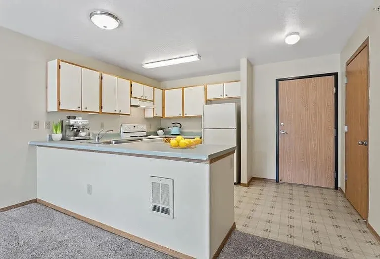 Gateway Plaza Apartments — Photo 1